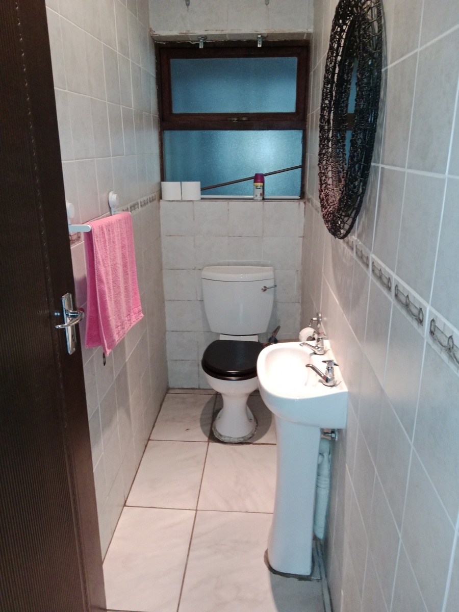 5 Bedroom Property for Sale in Melodie North West